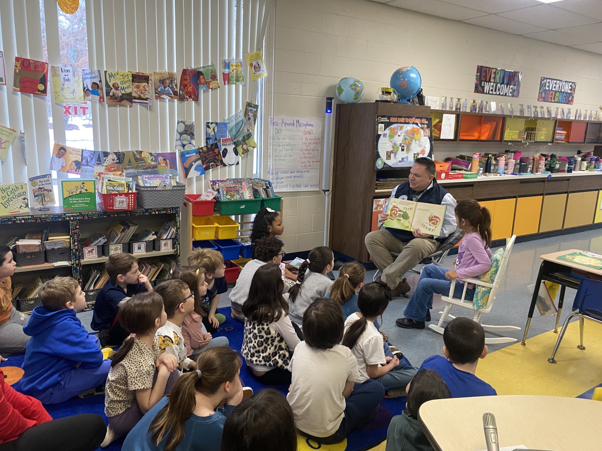 Justin Thurber reading to elementary school students in a classroom